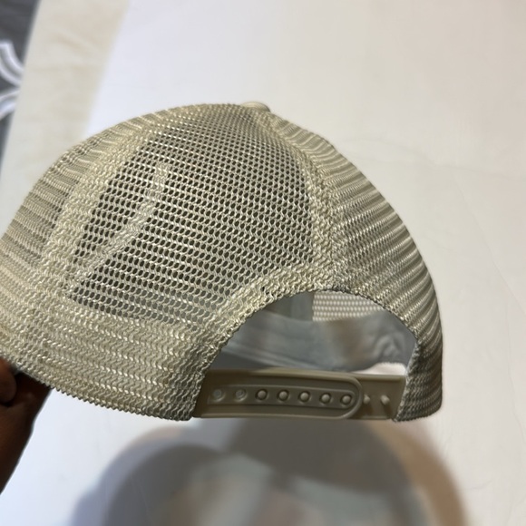 Alo Yoga hat - Picture 5 of 6